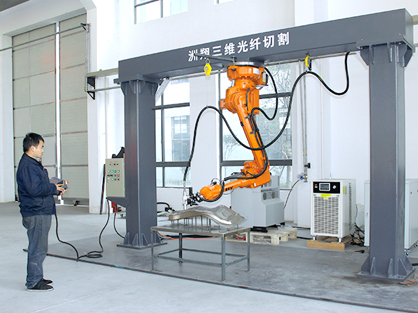 洲翔光纖激光切割機