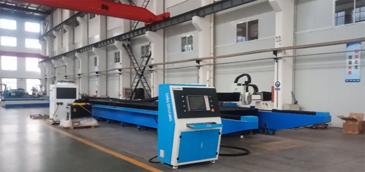 洲翔15000W大幅面激光切割機(jī)接受客戶檢閱